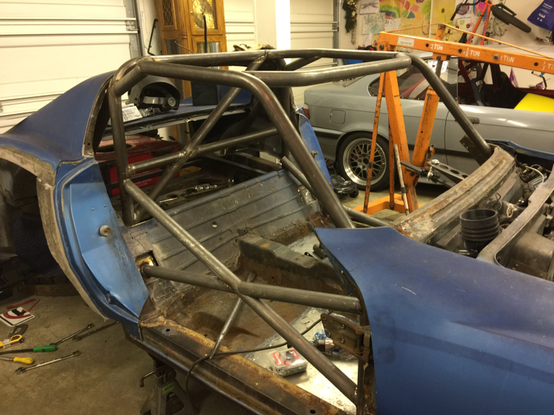 Illustration for article titled This Lifted Corvette Became A BMW-Powered Race Car For Way Cheaper Than You Think